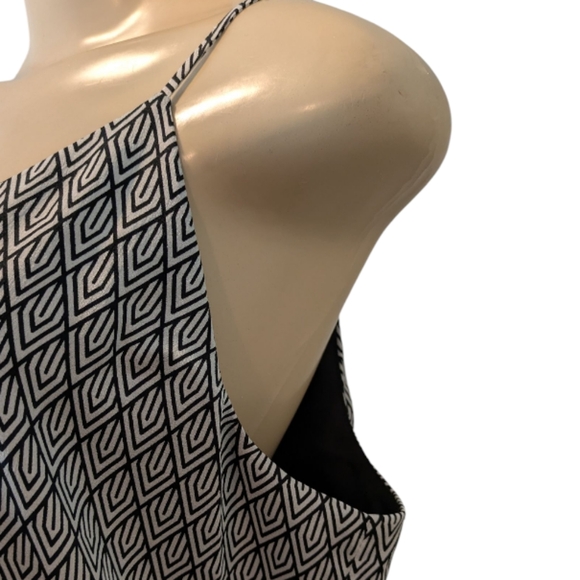 Express V-Neck Black White Geometric Dressy Fully Lined Tank Top Women's Large - Picture 7 of 16